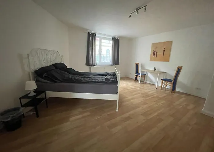Schoene Einfache Ferienwohnung Im Belebten Zentrum